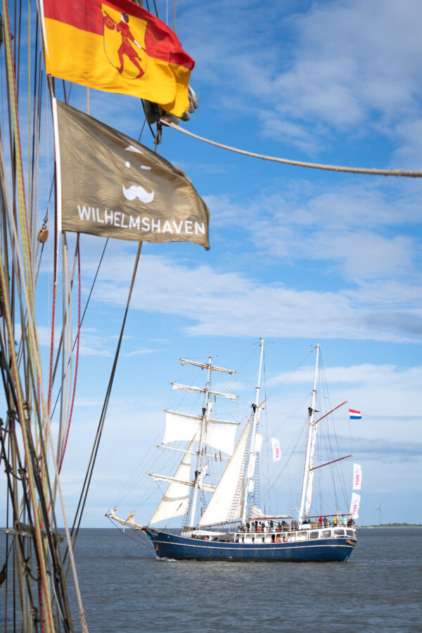 Leinwand Thalassa Fahne
